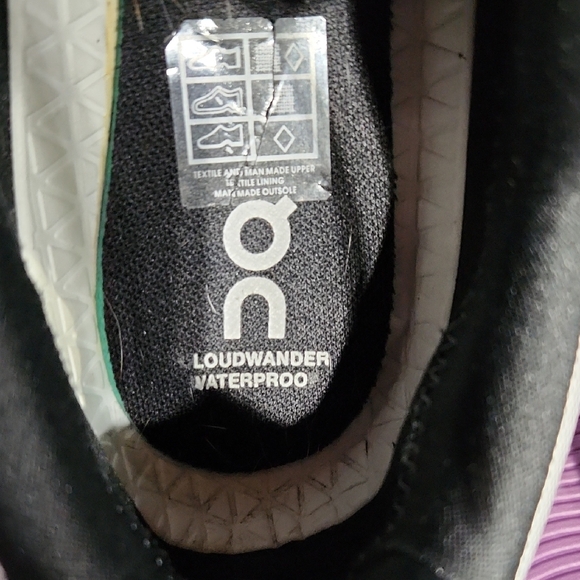 On Running Men's Shoes in White and Black - Picture 2 of 10